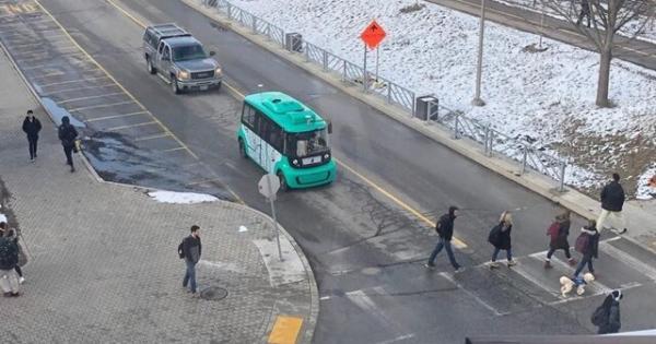 استاد ایرانی دانشگاه کانادایی برای عبور و مرور دانشجویان، اتوبوس خودران ساخت