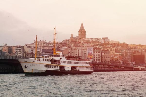 تور استانبول: کشتی های مسافربری استانبول، آخر هفته ها شبانه روزی کار می نمایند