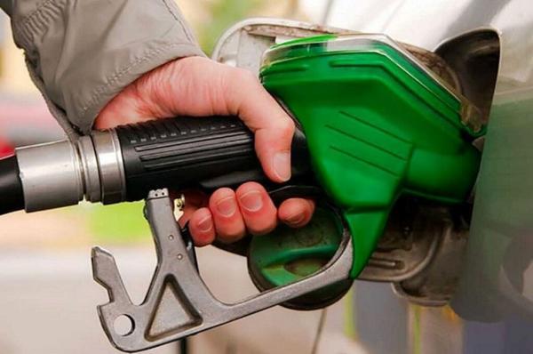 اظهارنظر عجیب درباره افزایش قیمت بنزین ، مردم خواستار گران شدن بنزین می شدند اگر می توانستیم به آنها بگوییم ...